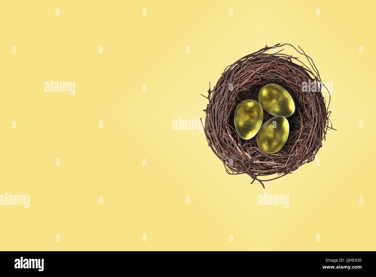 Nido uova uovo pensione pot concetto oro uova d'oro con IRA 401K e risparmio stampato sfondo giallo colorato goffrato Foto Stock