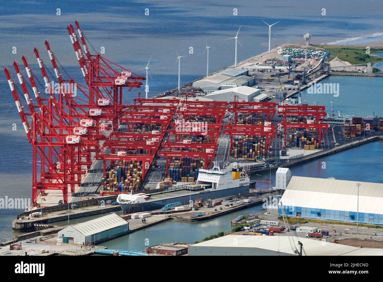 Una vista aerea di Seaforth Docks, Liverpool, Merseyside, nord-ovest Inghilterra, Regno Unito Foto Stock