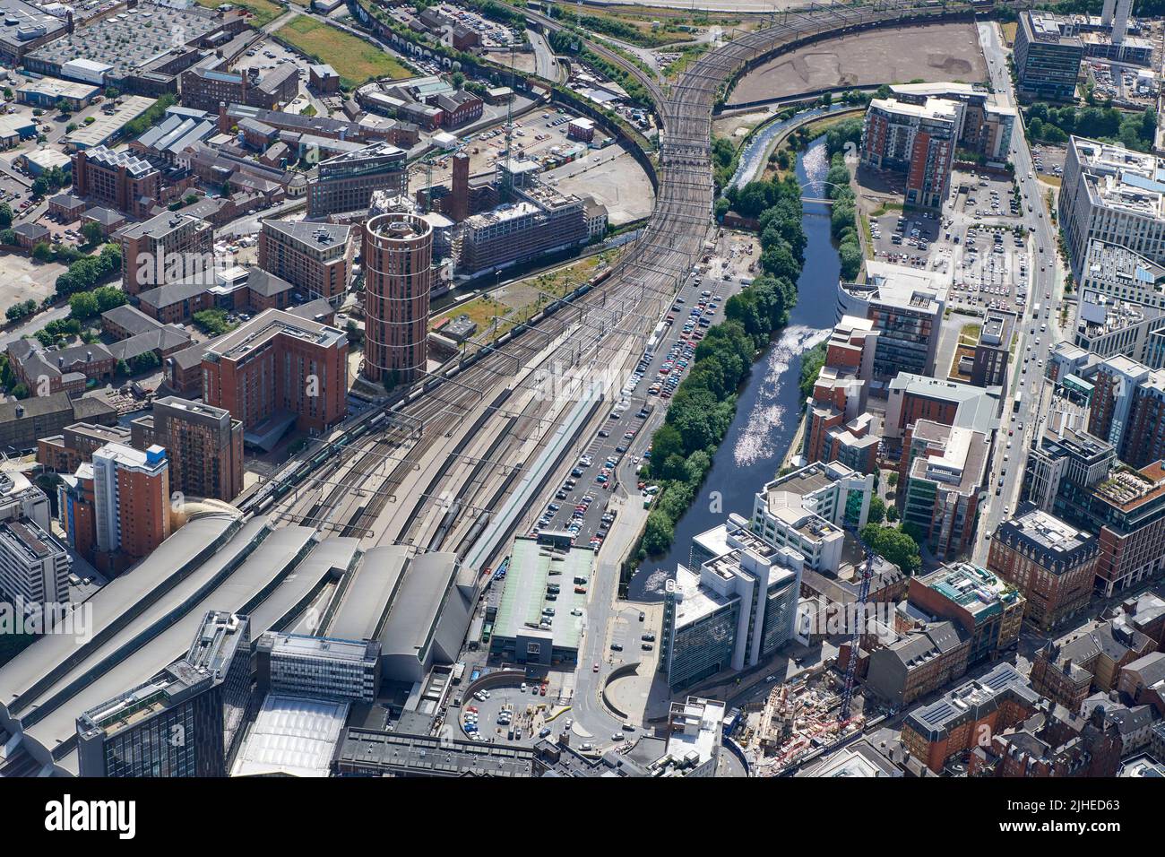 Una fotografia aerea del Leeds City Centre, West Yorkshire, Northern England, UK che mostra la stazione e l'area di sviluppo di Whitehall Foto Stock