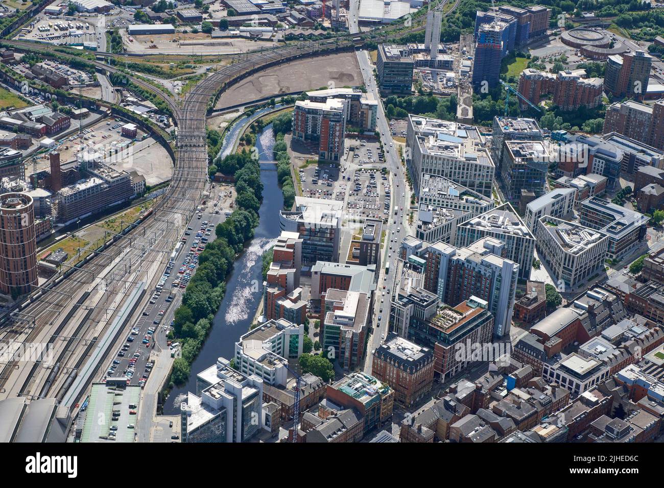 Una fotografia aerea del Leeds City Centre, West Yorkshire, Northern England, UK che mostra la stazione e l'area di sviluppo di Whitehall Foto Stock