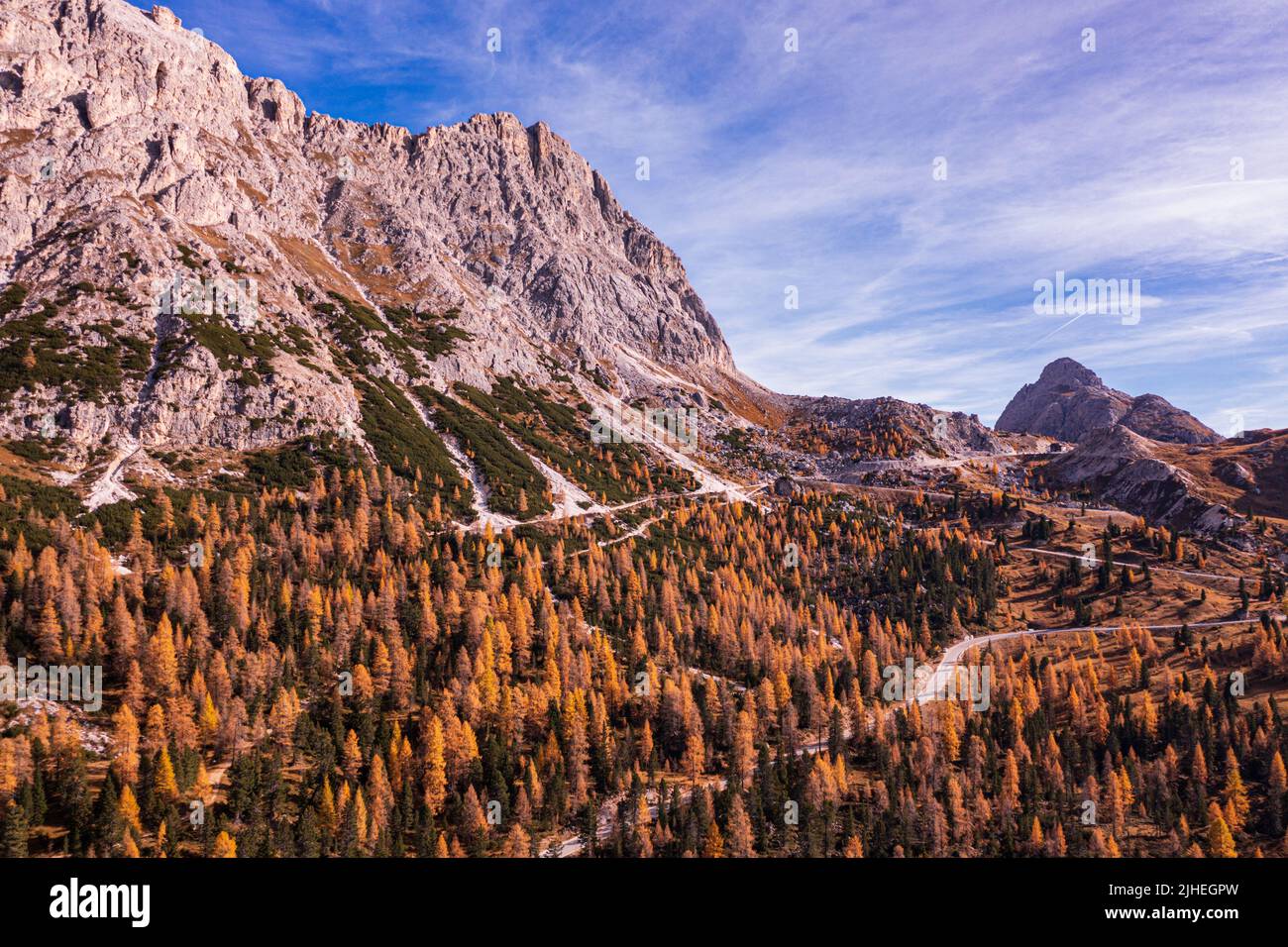 Vista mozzafiato autunnale delle Alpi dolomitiche Foto Stock