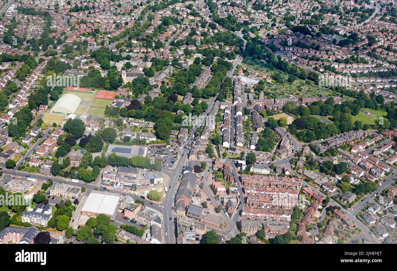 Una fotografia aerea della zona alla moda Chapel Allerton Shopping, a nord di Leeds, West Yorkshire, Inghilterra settentrionale, Regno Unito Foto Stock