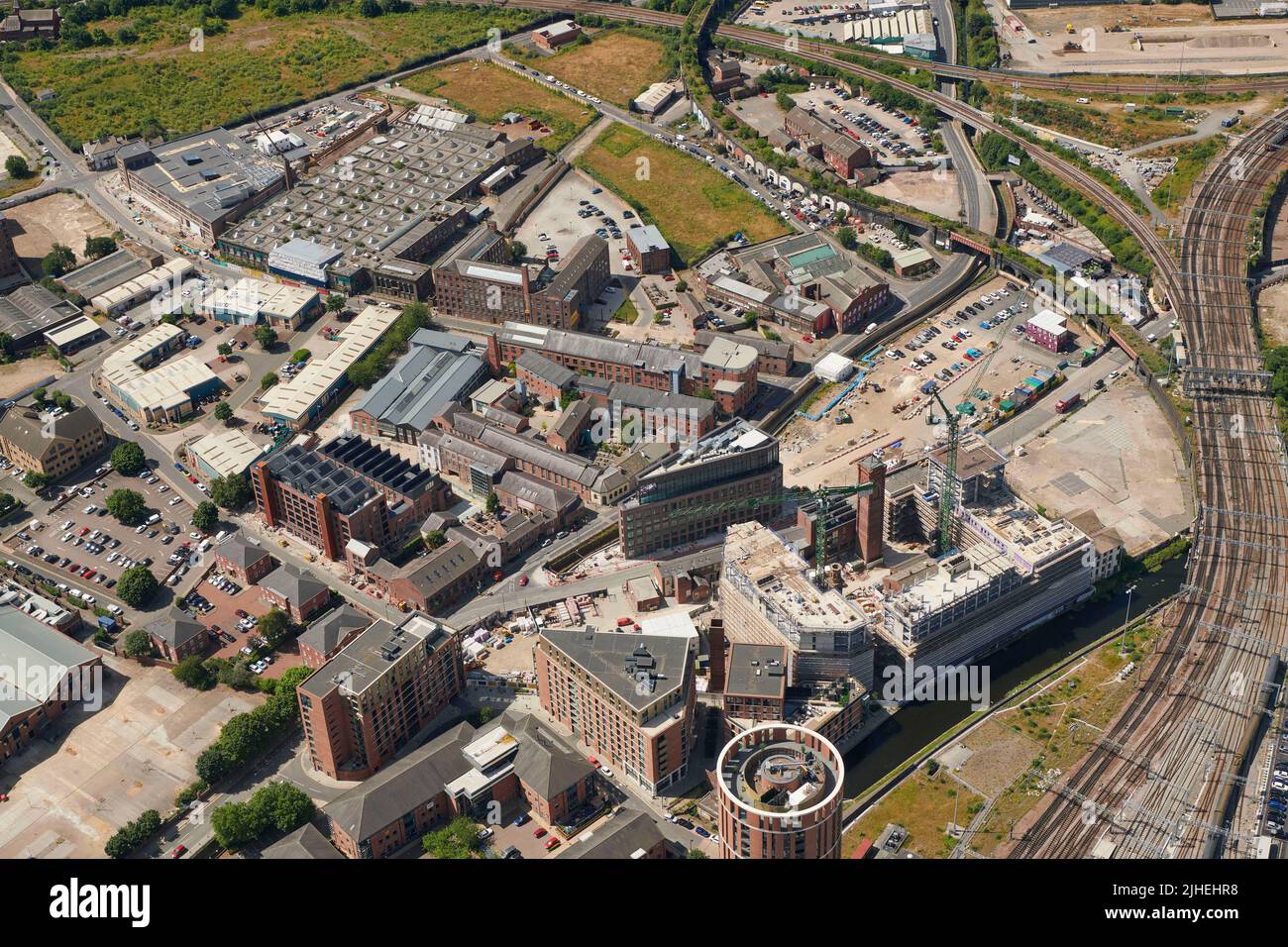 Una fotografia aerea del Leeds City Centre, West Yorkshire, Northern England, UK che mostra l'area di sviluppo di Holbeck e South Bank e Temple Mill Foto Stock