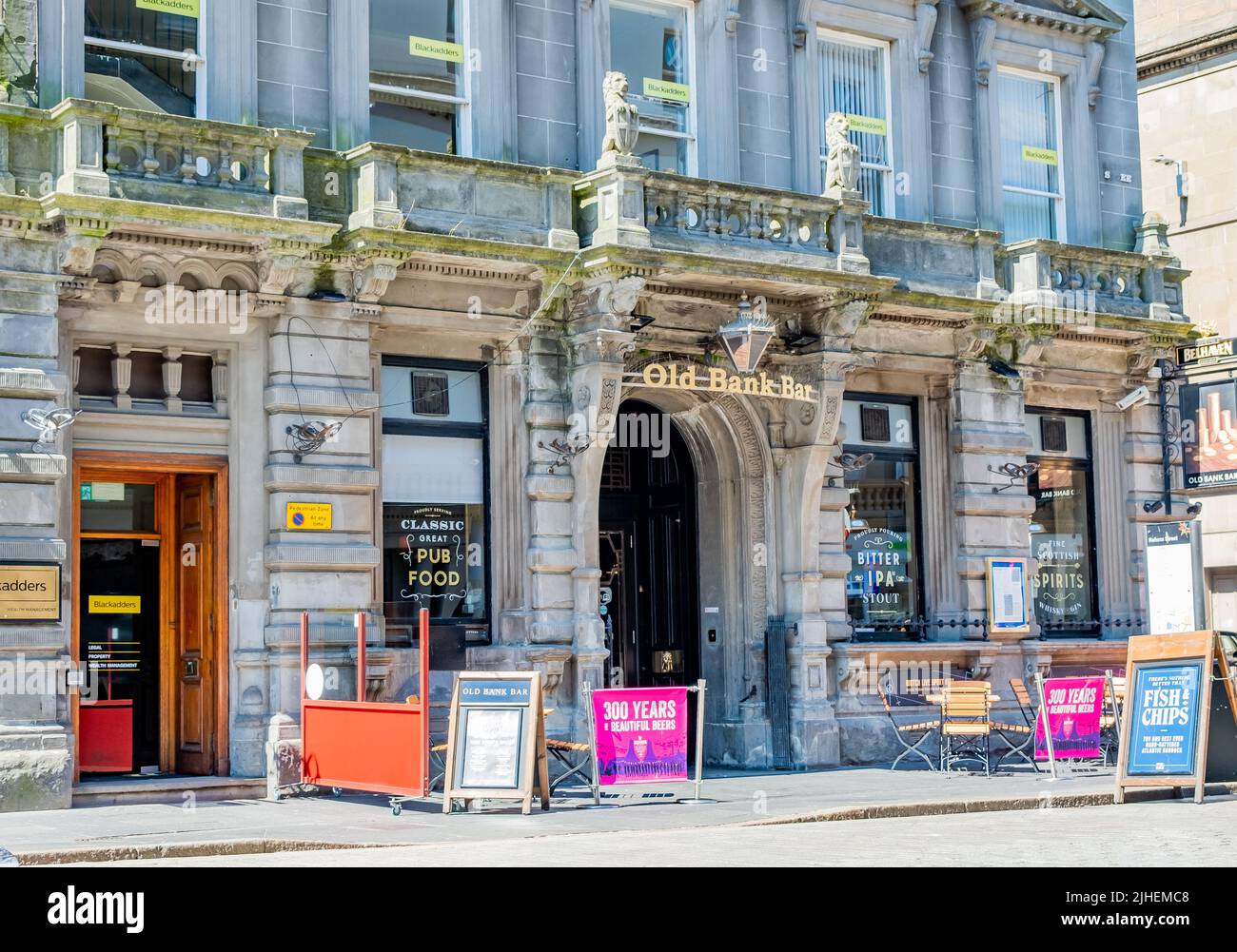 Dundee, Scozia, Regno Unito – Giugno 23 2022. L'esterno dell'Old Bank Bar nel centro di Dundee Foto Stock