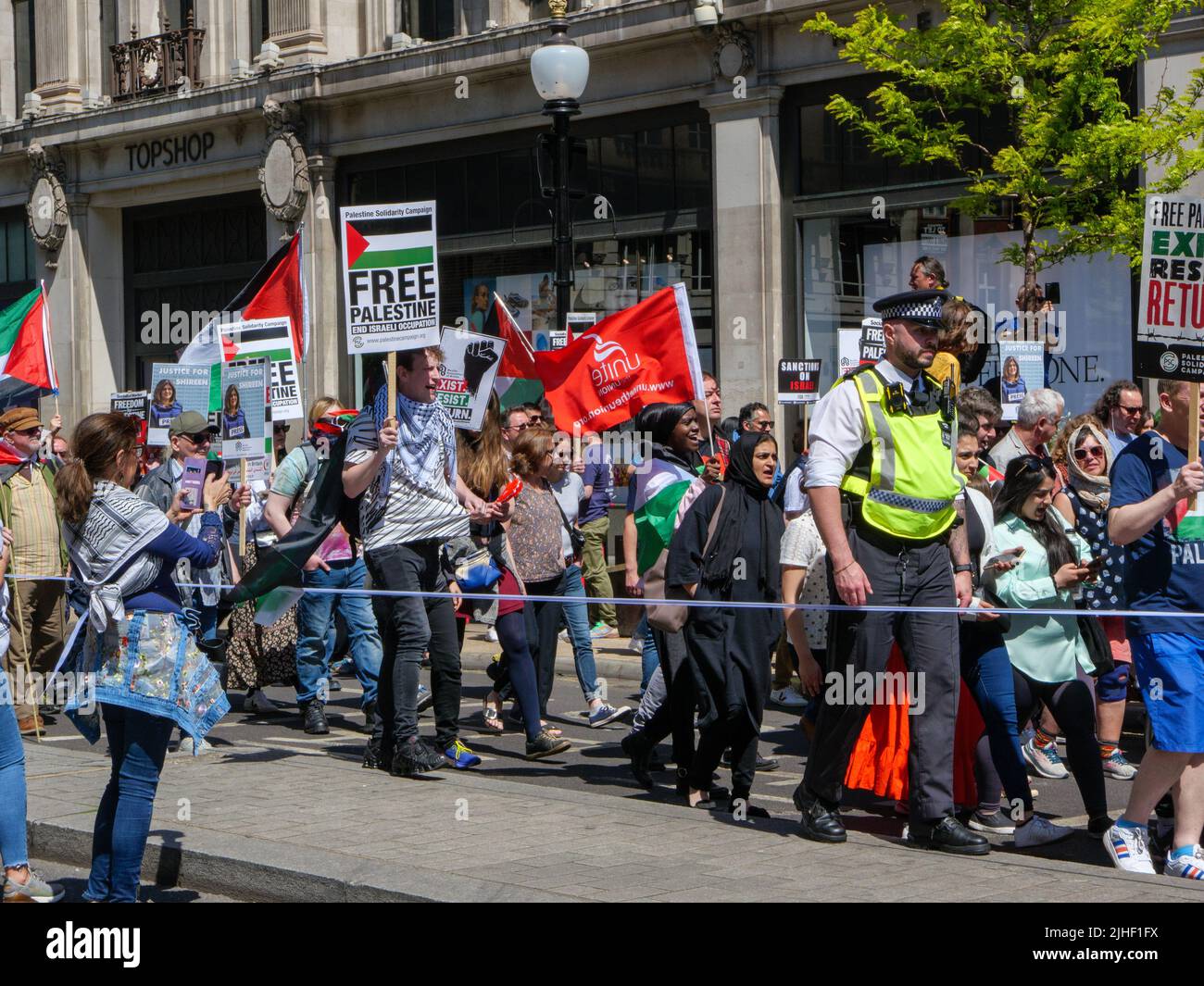 Londra, UK-14,5.22: Manifestazione su Regent Street a Londra in solidarietà e a sostegno dell'indipendenza della Palestina occupata da Israele dal 1967 Foto Stock