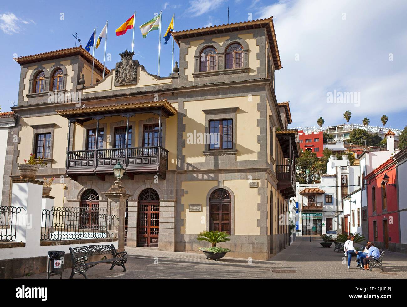 Municipio con tradizionali balconi in legno, Teror, Grand Canary, Isole Canarie, Spagna, Europa Foto Stock