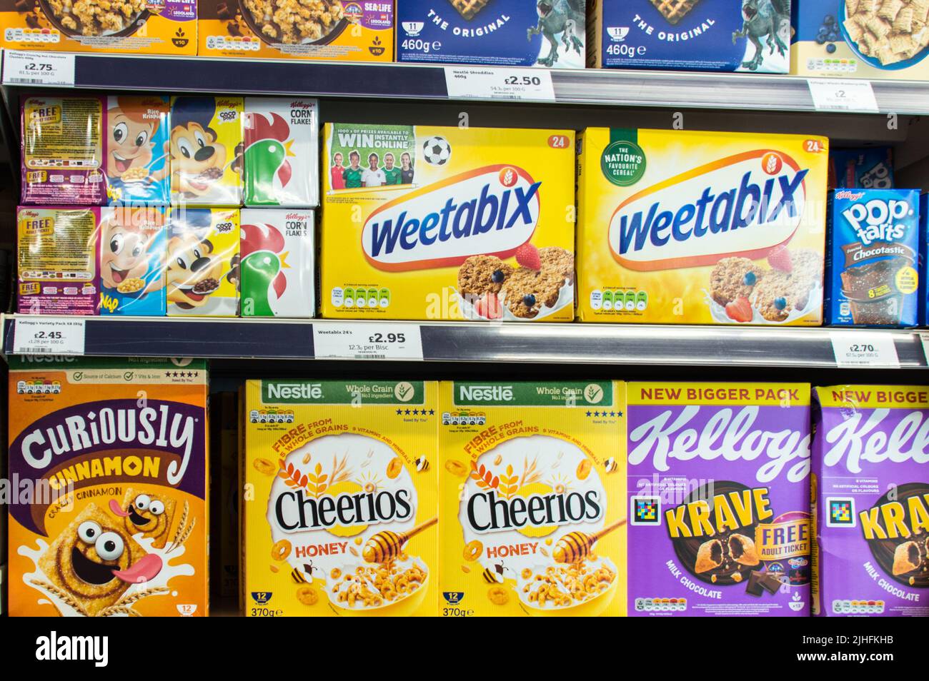 Scatole per cereali in scaffale Supermarket Foto Stock Scatole per cereali in scaffale Supermarket Foto Stock