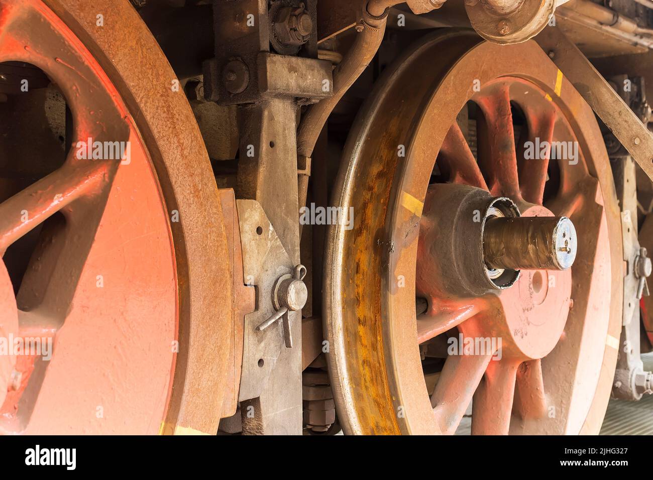 Ruote motrici di una locomotiva con shunting diesel con leverismo del freno con azionamento a stelo rimosso Foto Stock