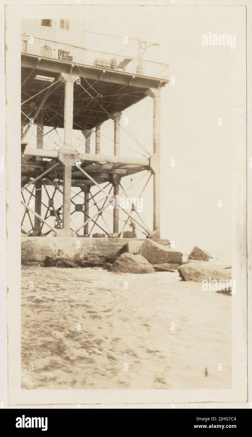 Texas - Galveston. Galveston Jetty Light Station, Texas. Le fotografie mostrano le colonne Z bar, i travi e i tierodi racchiusi in cemento armato. Il lavoro è prossimo al completamento. SW Corner, stazione di ripresa da 75 metri NW. Foto Stock