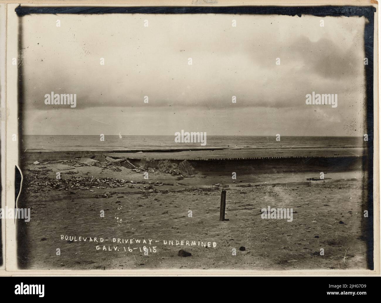 Texas - Galveston. Galveston, Texas. Danni causati dalla tempesta del 16-17 agosto 1915. Il viale di accesso minato. Foto Stock