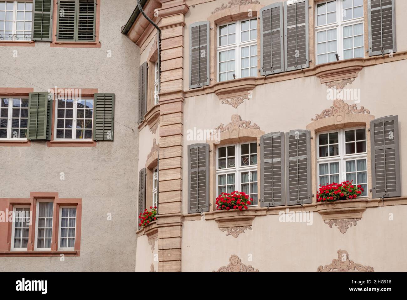 Vista dei vecchi edifici storici di Rheinfelden vicino a Basilea. Foto Stock