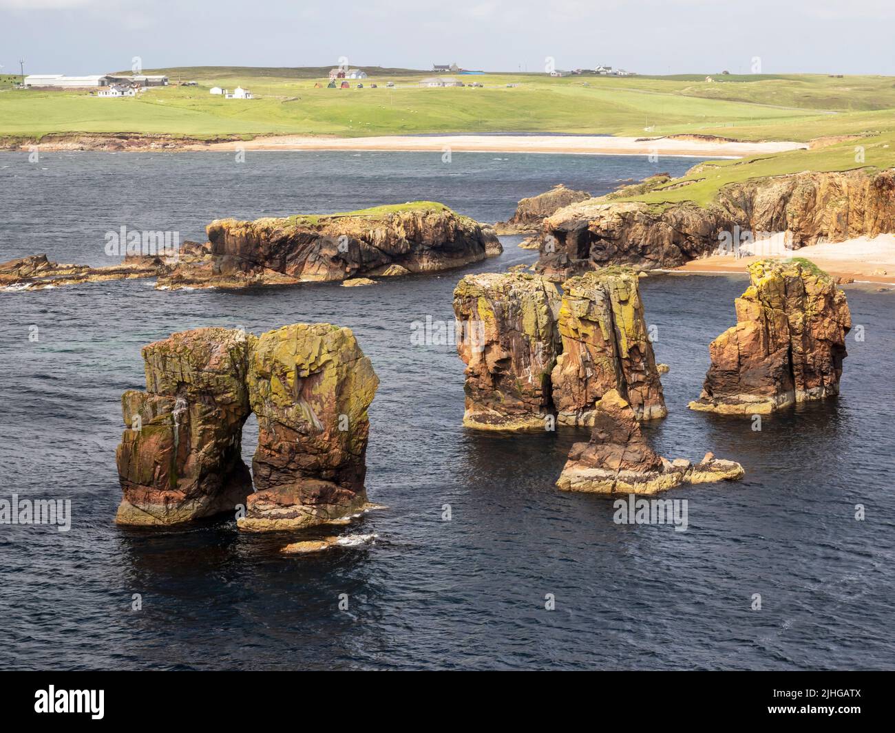 Scenografico scenario costiero sul Neap vicino a Braewick, Mainland Shetland, Scozia, Regno Unito. Foto Stock