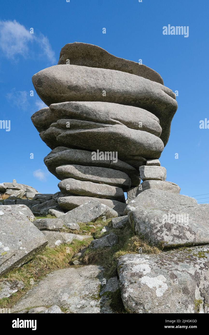 La massiccia roccia torreggiante impila il Cheesewring formato dall'azione glaciale su Stowes Hill a Bodmin Moor in Cornovaglia nel Regno Unito. Foto Stock