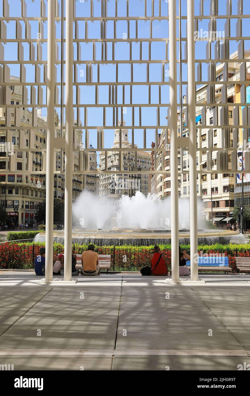 Scultura capitale del design mondiale in Piazza del Consiglio, o Plaza Ajuntament, la piazza principale nel centro di Valencia, Spagna, Europa Foto Stock