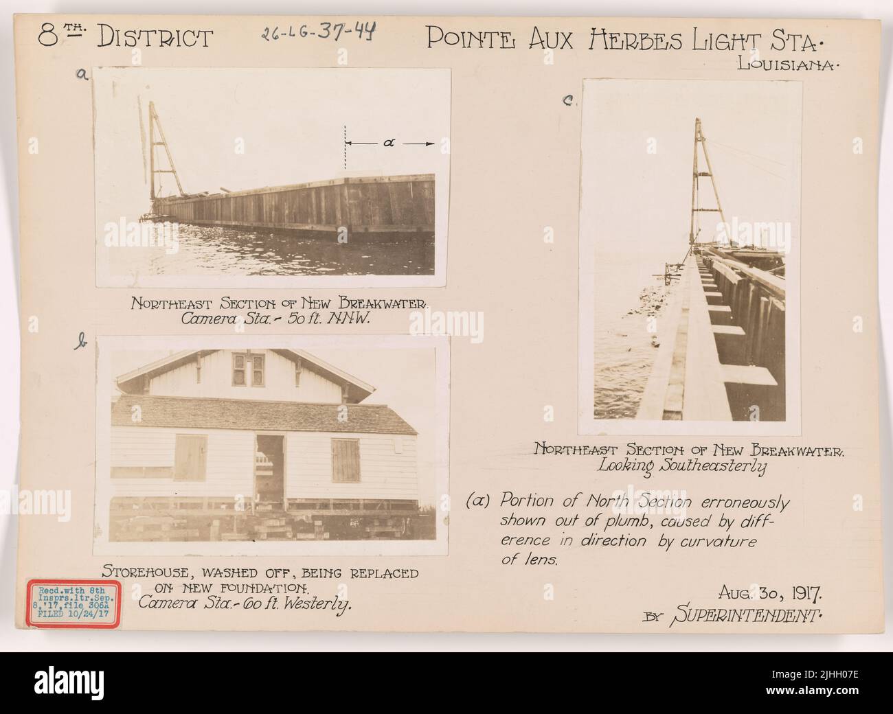 LA - Pointe Aux Herbes. Pointe Aux Herbes Light Station, Louisiana. Sezione nord-est del nuovo frangiflutti. Stazione di ripresa 50 piedi NNW. La porzione della sezione nord è erroneamente mostrata fuori dal piombo, causata dalla differenza di direzione dalla curvatura della lente. Foto Stock