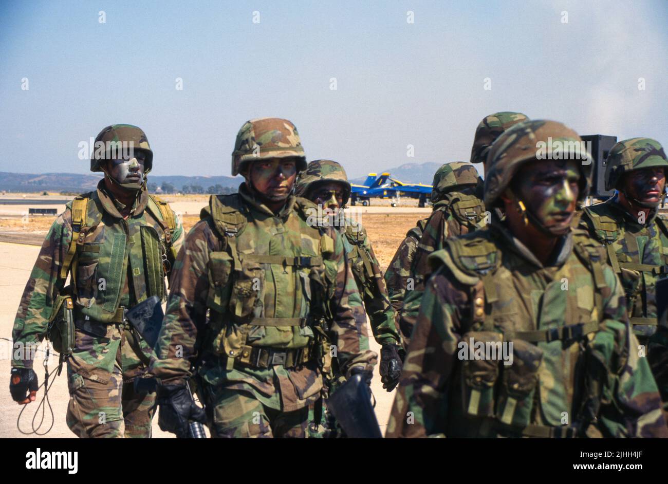 I Marines degli Stati Uniti passano in rassegna al Miramar Air Show a San Diego, California Foto Stock