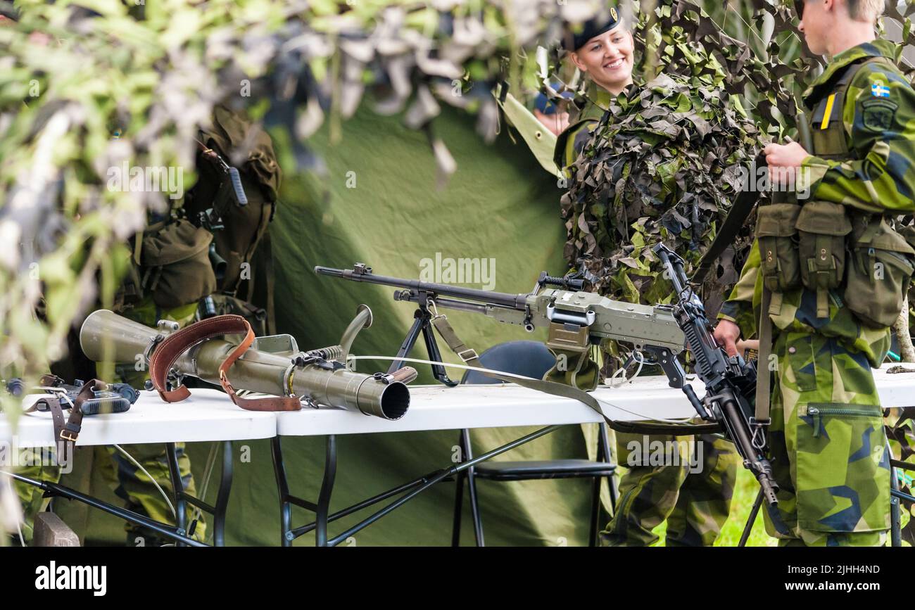 Gothenburg, Svezia - Agosto 29 2010: Granatgevär 48 fucile Carl Gustaf senza ricoillamento, FN MAG Kulspruta 58 mitragliatrice e FN minori Kulspruta 90 ad a Foto Stock