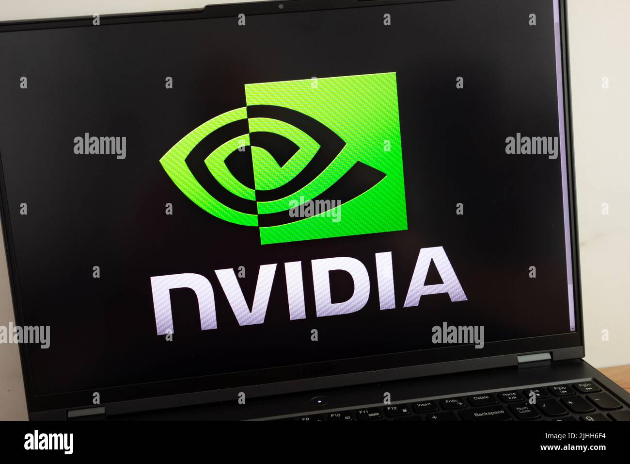 KONSKIE, POLONIA - 18 luglio 2022: Il logo NVIDIA Corporation viene visualizzato sullo schermo del computer portatile Foto Stock