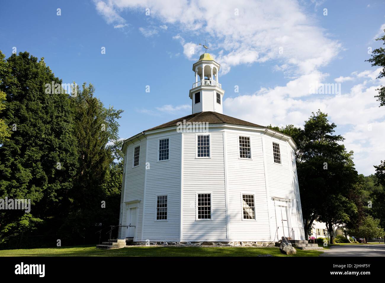 La chiesa rotonda, un edificio storico a sedici lati a Richmond, Vermont, USA. Foto Stock