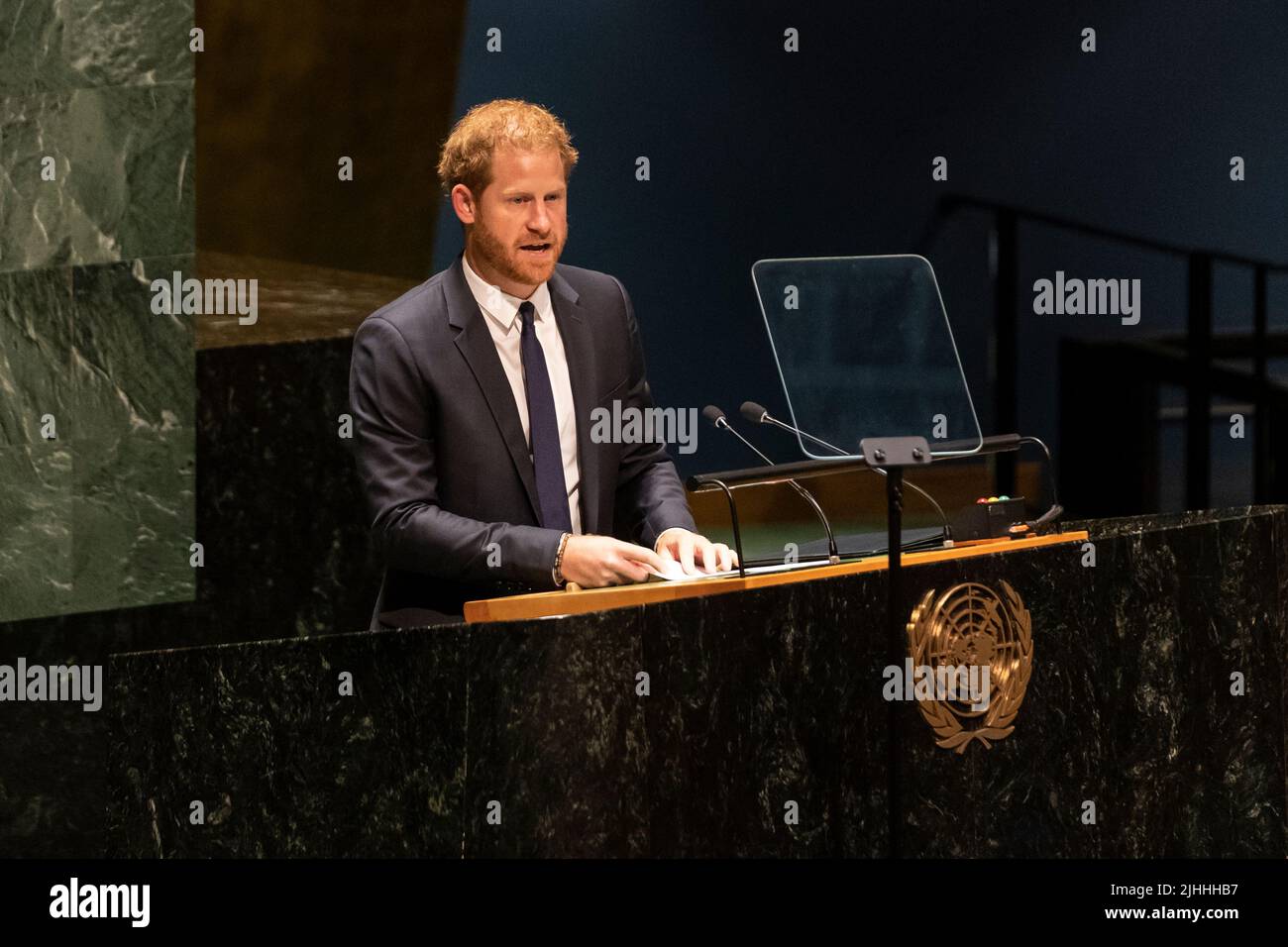 New York, NY - 18 luglio 2022: Duca del Sussex, il principe Harry consegna il discorso di apertura durante la celebrazione del giorno internazionale di Nelson Mandela alla sede dell'ONU Foto Stock