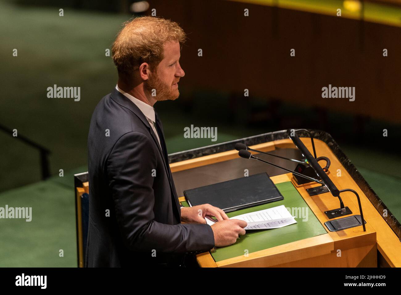 New York, NY - 18 luglio 2022: Duca del Sussex, il principe Harry consegna il discorso di apertura durante la celebrazione del giorno internazionale di Nelson Mandela alla sede dell'ONU Foto Stock