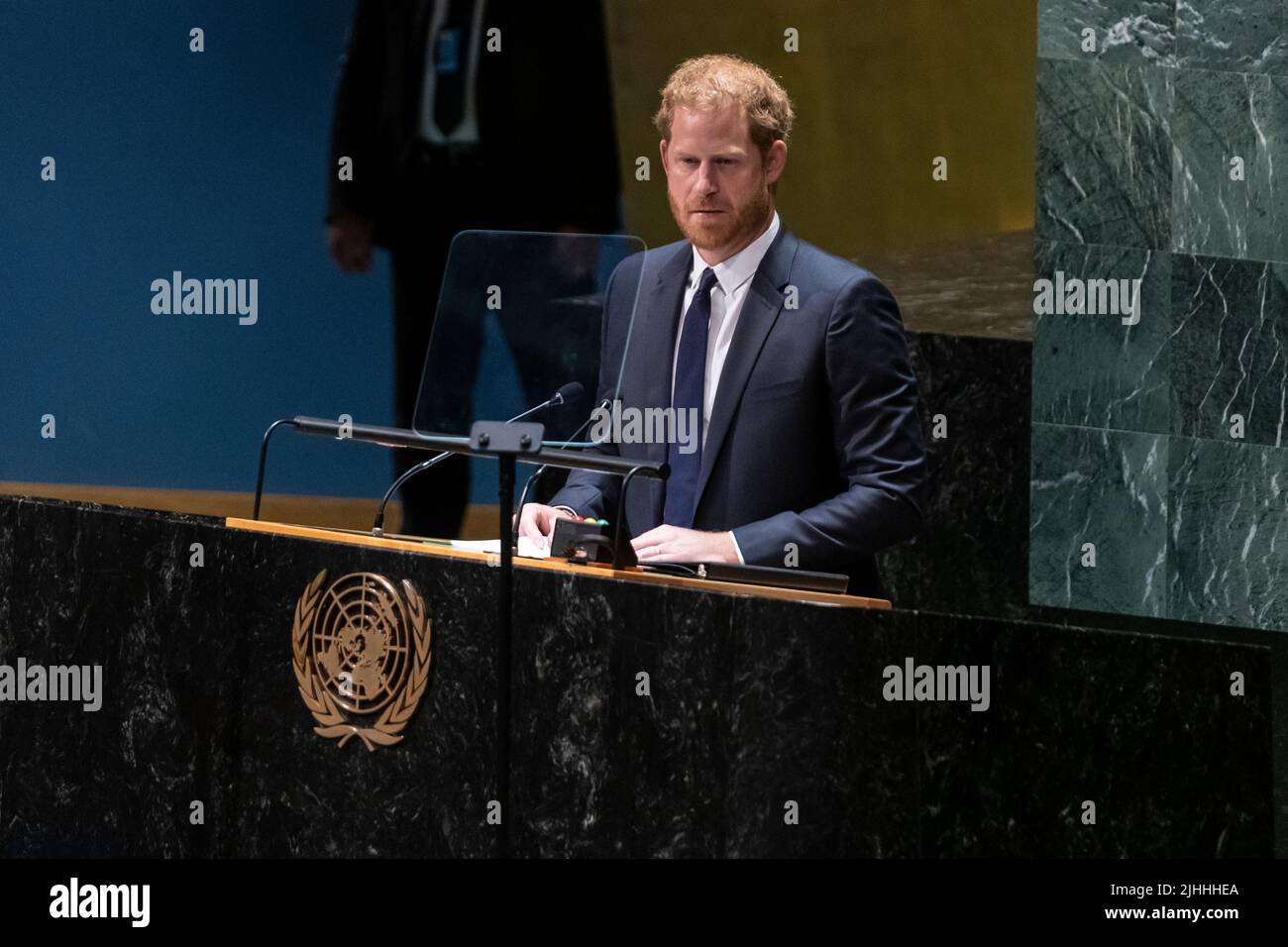 New York, NY - 18 luglio 2022: Duca del Sussex, il principe Harry consegna il discorso di apertura durante la celebrazione del giorno internazionale di Nelson Mandela alla sede dell'ONU Foto Stock