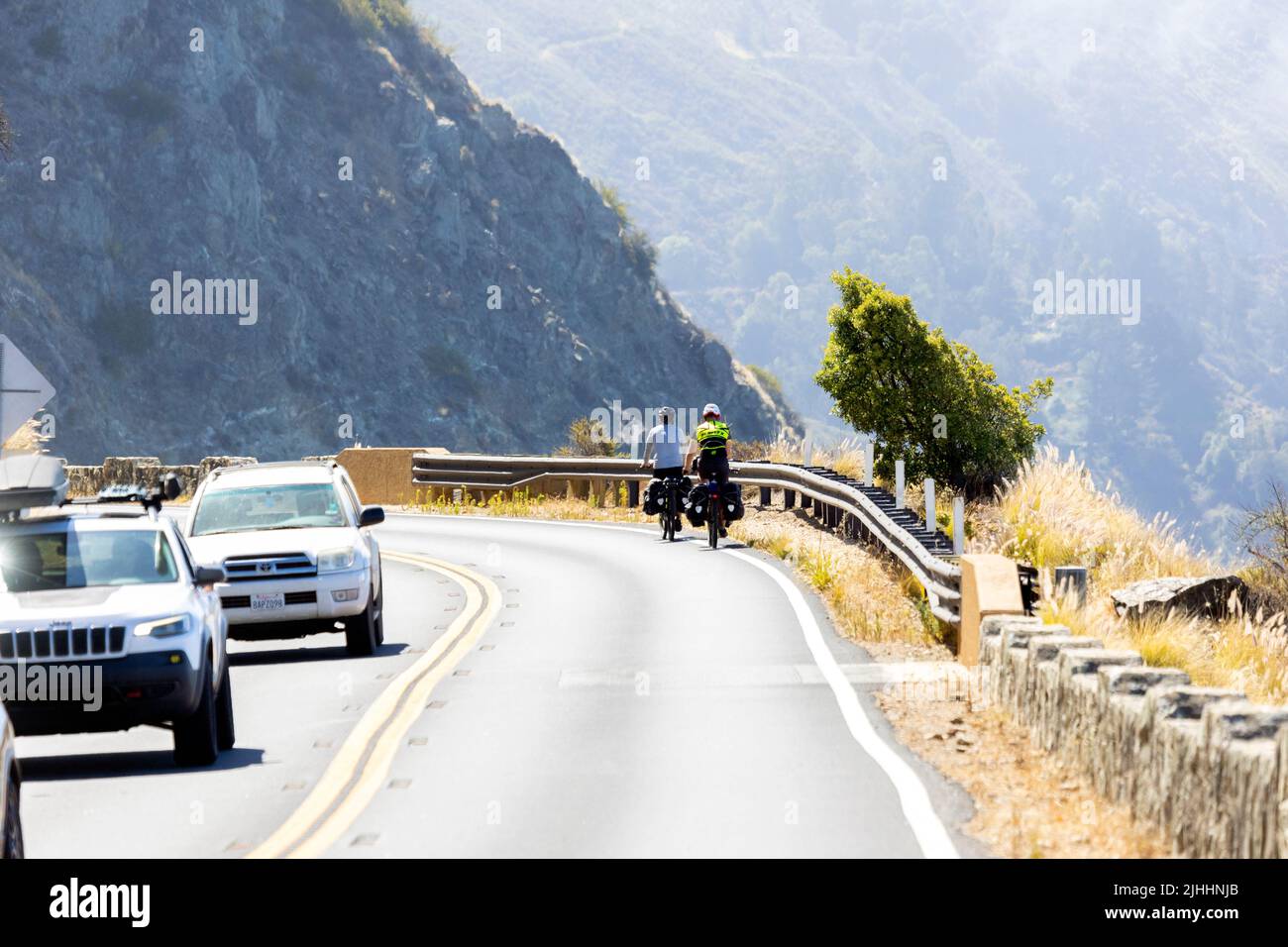 Due ciclisti sulla Pacific Coast Highway Foto Stock