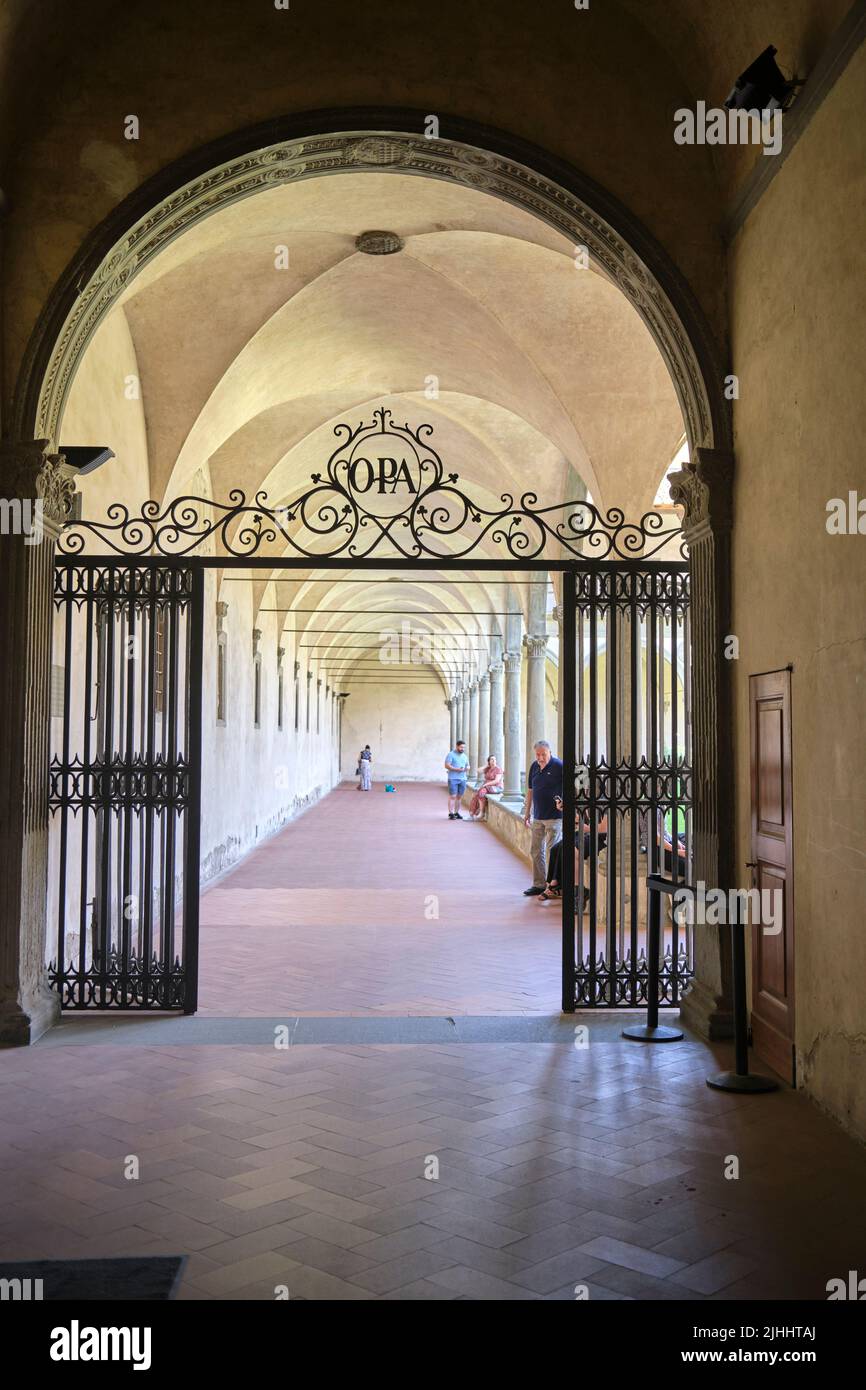 Il secondo Chiostro della Chiesa di Santa Croce Firenze Foto Stock