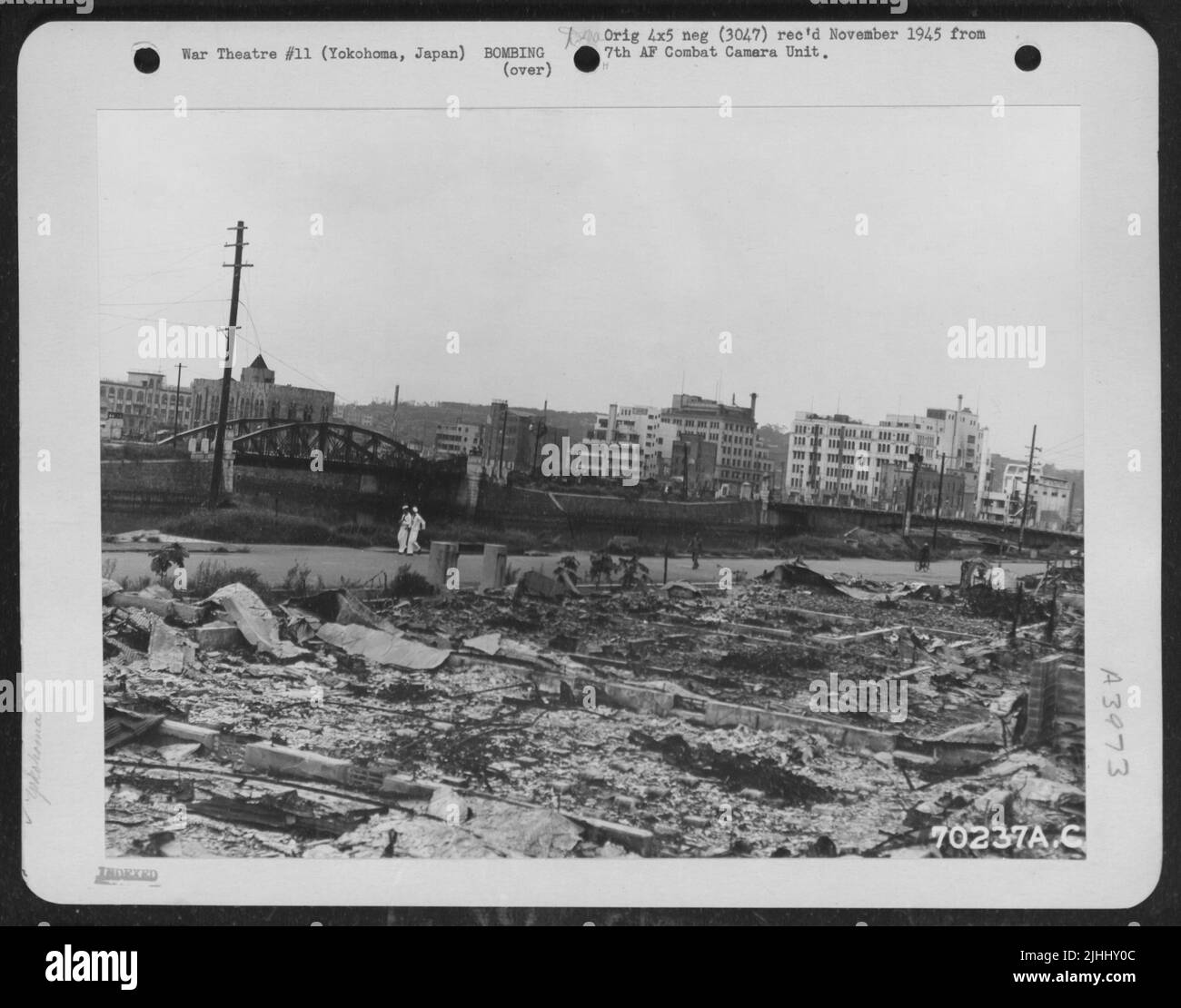 Rovine della Business Area di Yokohama, Giappone, derivanti dai bombardamenti del Might 7th Air Force Boeing B-29 'Superforstruts''. 11 settembre 1945. Foto Stock