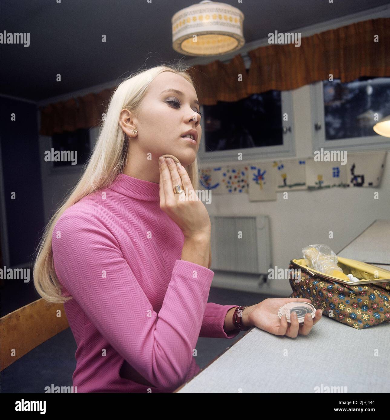 Agnetha Fältskog. Cantante. Membro del gruppo pop ABBA. Nato nel 1950. Qui è raffigurato il 1970 in occasione di un tour in Svezia con lo spettacolo Agnetha Fältskogs. Foto Stock