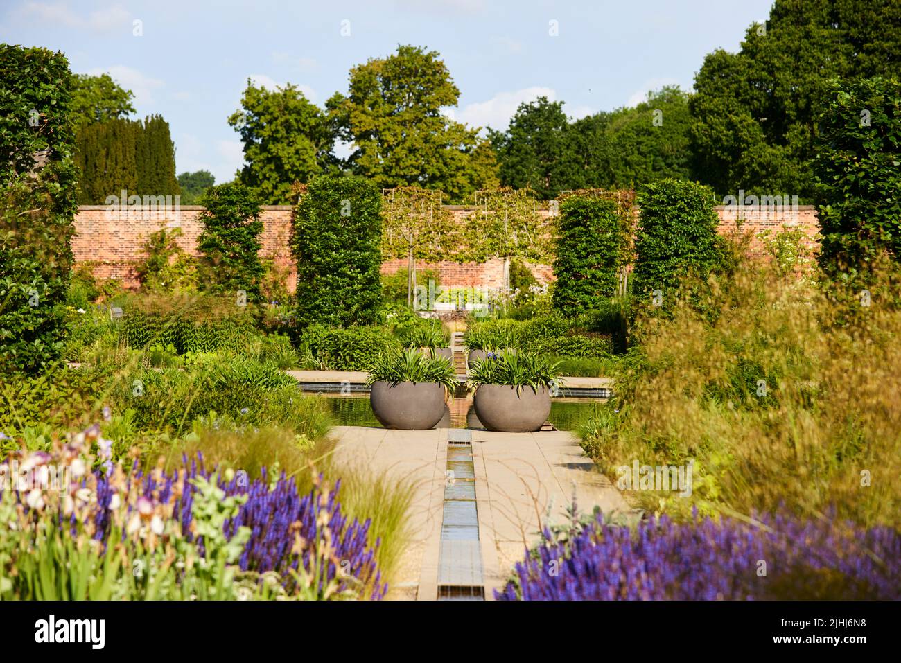RHS Bridgewater a Worsley, Salford. Il Paradise Garden Water Feature Foto Stock