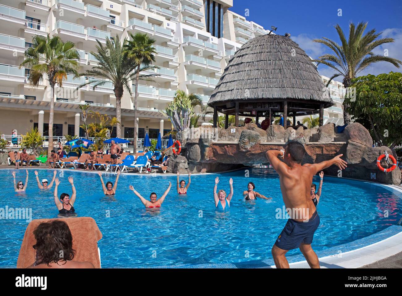 Animazione in piscina presso un hotel, Taurito, Grand Canary, Isole Canarie, Spagna, Europa Foto Stock
