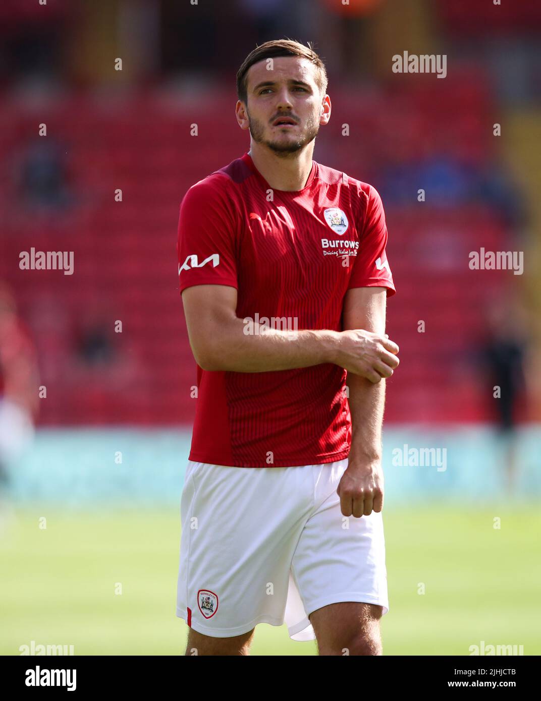 Barnsley's Liam Kitching durante una partita premurosa all'Oakwell Stadium di Barnsley. Data foto: Sabato 16 luglio 2022. Foto Stock