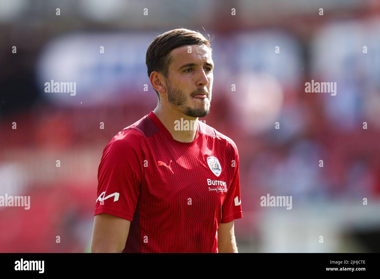 Barnsley's Liam Kitching durante una partita premurosa all'Oakwell Stadium di Barnsley. Data foto: Sabato 16 luglio 2022. Foto Stock