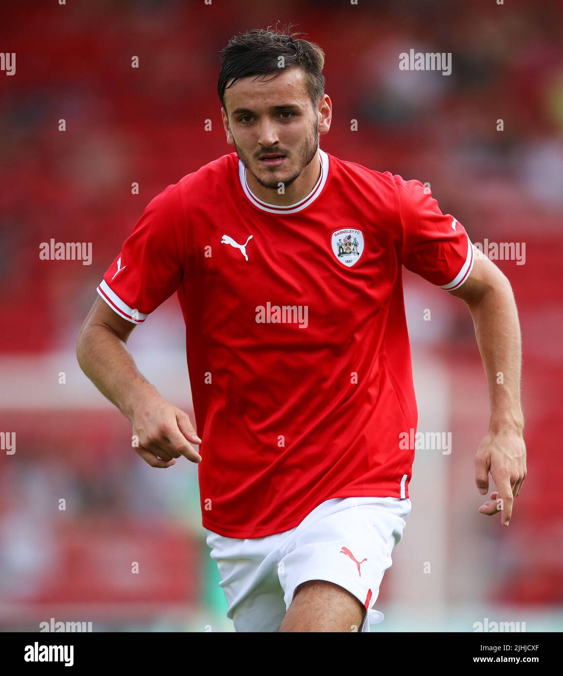Barnsley's Liam Kitching durante una partita premurosa all'Oakwell Stadium di Barnsley. Data foto: Sabato 16 luglio 2022. Foto Stock