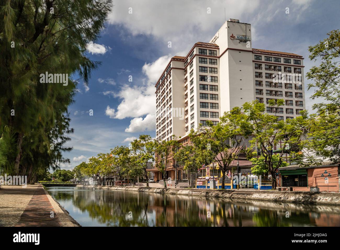 Chiang mai, Thailandia - 18 luglio 2022 - Vew della città vecchia ormeggio vicino alla porta di Tha Phae a Chiang mai, Thailandia Foto Stock