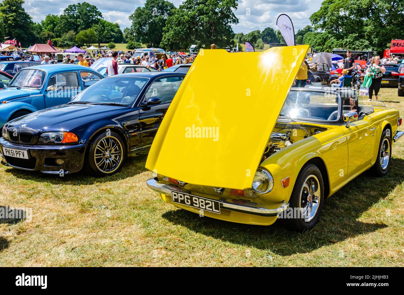 Il Berkshire Motor Show, un evento gratuito al Prospect Park di Reading, nel Regno Unito, che espone auto nuove e vecchie. Foto Stock
