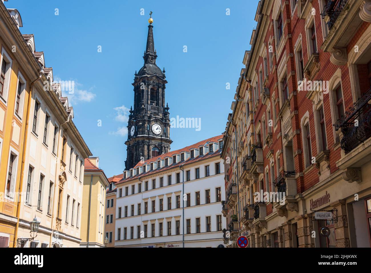 La Neustadt di Dresda con gli edifici storici rinnovati, gli idilliaci cortili interni con ristoranti e negozi sono una calamita turistica Foto Stock