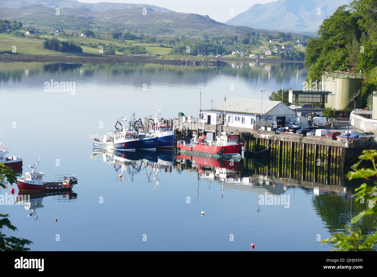 Isola di Skye Portree barche da pesca refezioni Foto Stock