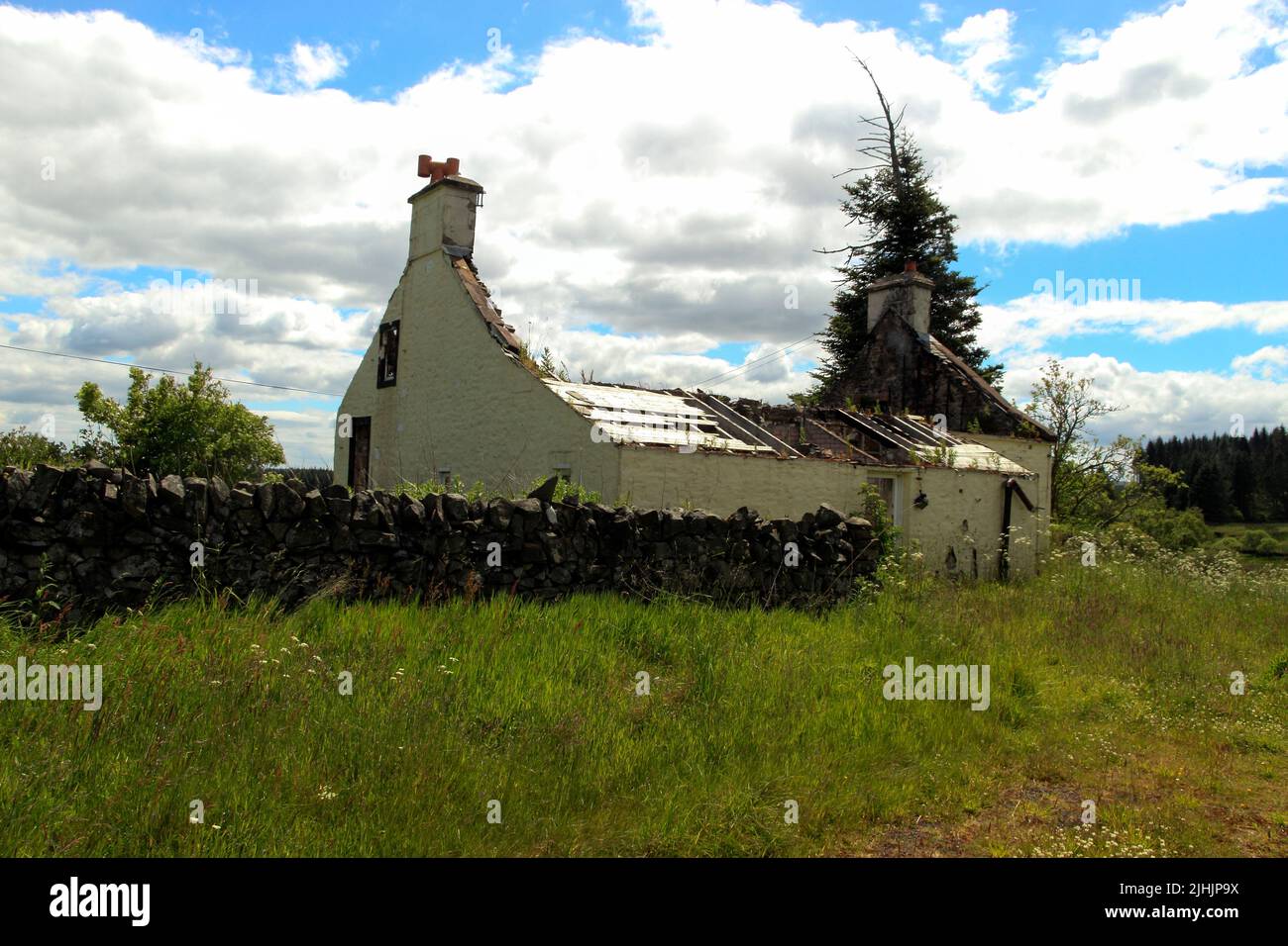 Casa derelict su Crooked Road, vicino a Beattock, Dumfries & Galloway, Scozia, Regno Unito Foto Stock