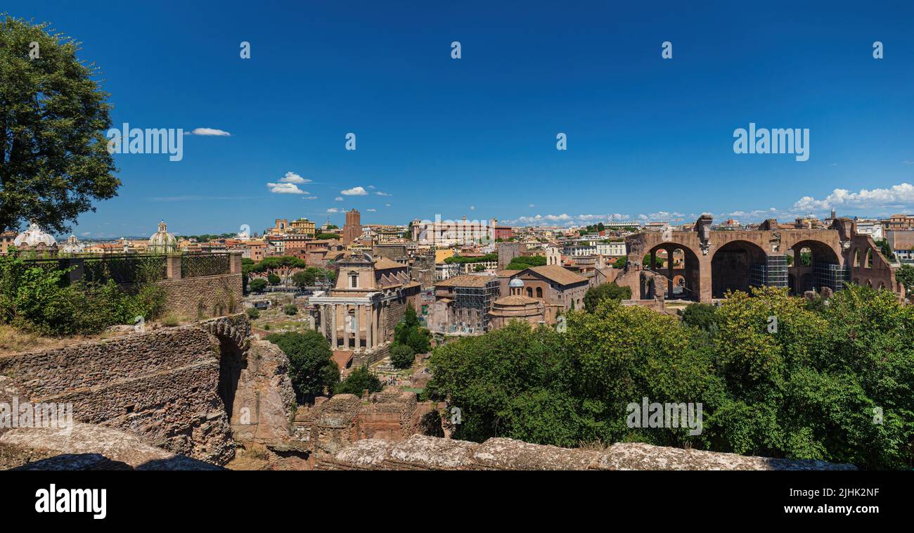 Vista panoramica sulle rovine del Foro Romano a Roma, Italia Foto Stock