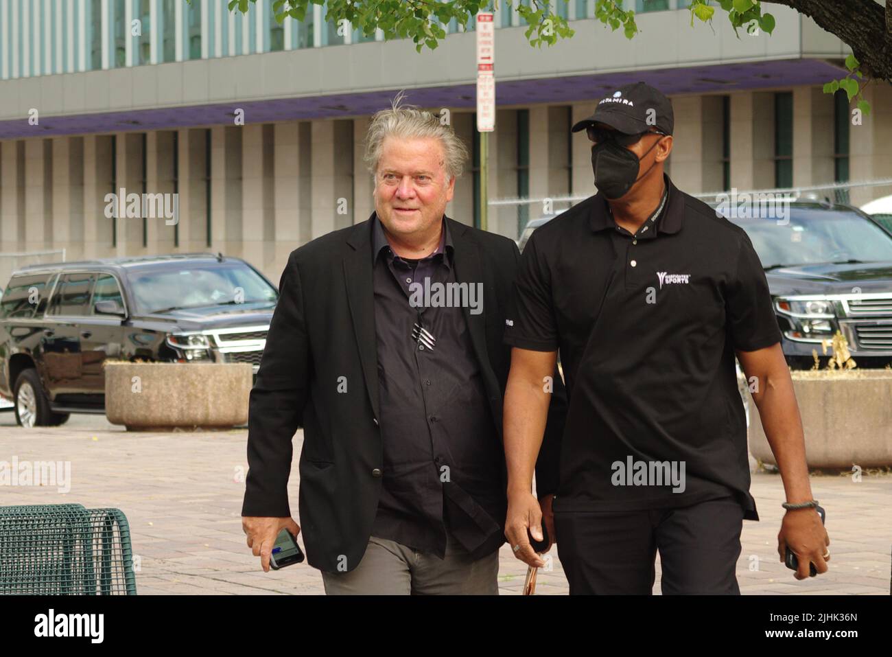 Washington, DC, 19 luglio 2022, l'ex stratega Trump Steve Bannon arriva per il secondo giorno del suo processo disprezzo al Tribunale federale E. Barrett Prettyman. Credit: Philip Yabut/Alamy Live News Foto Stock