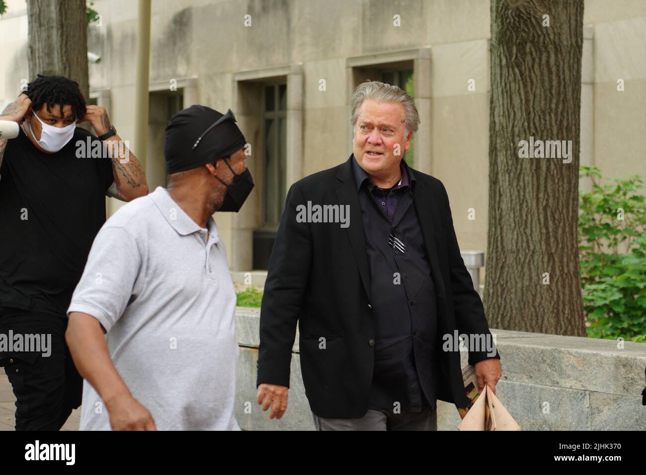 Washington, DC, 19 luglio 2022, l'ex stratega Trump Steve Bannon arriva per il secondo giorno del suo processo disprezzo al Tribunale federale E. Barrett Prettyman. Credit: Philip Yabut/Alamy Live News Foto Stock