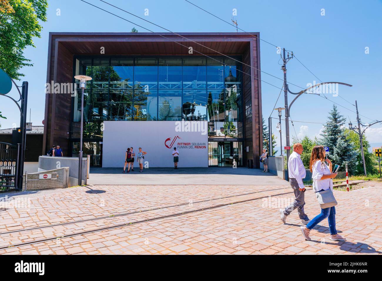 Funuvia del Renon - Rittner Seilbahn. Stazione del terminal della funivia. Soprabolzano, piccolo e pittoresco villaggio. Soprabolzano, Oberbozen in tedesco, è un Foto Stock