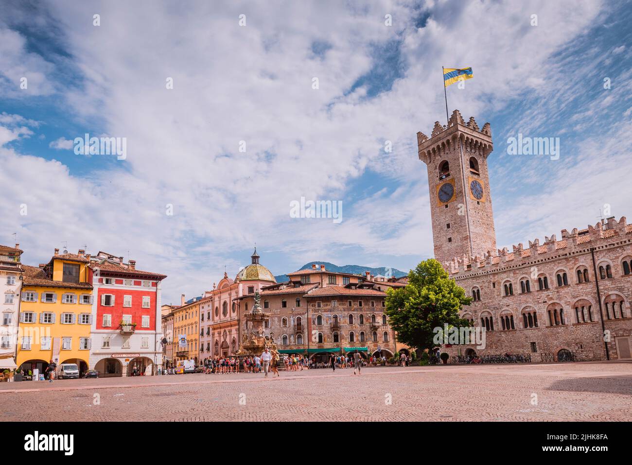 Palazzo Pretorio situato in Piazza del Duomo, tra il Castelletto e la Torre Civica, fu l'antica e prima residenza vescovile, fino alla metà Foto Stock