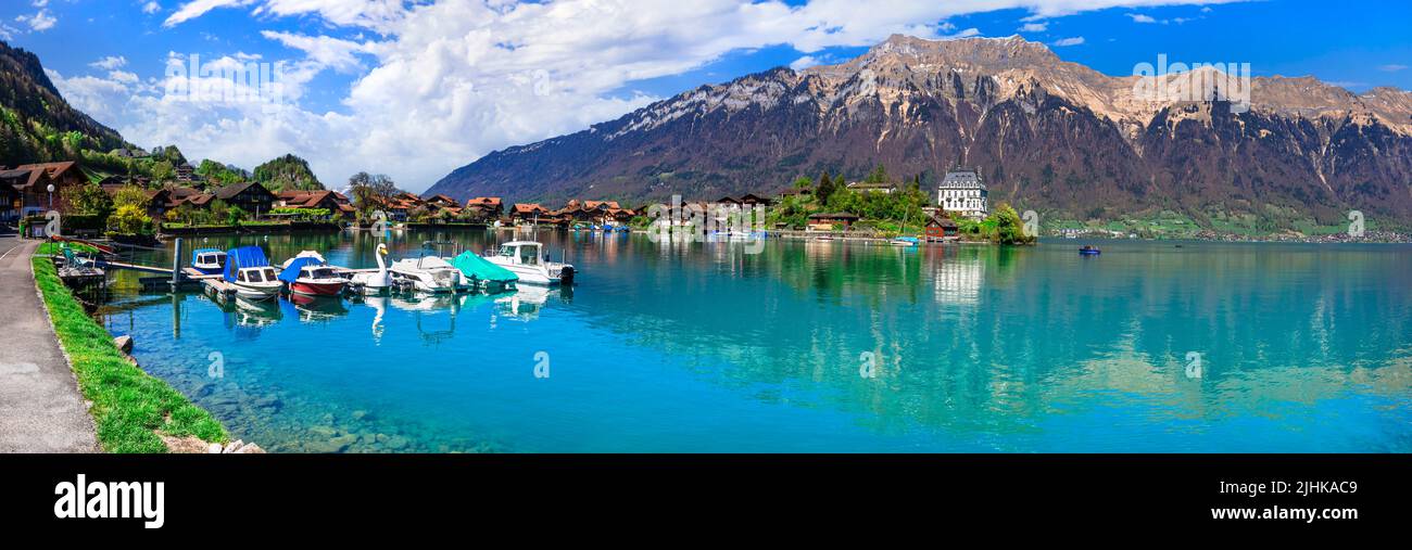 Splendido paesaggio idilliaco del lago di Brienz con acque turchesi. Svizzera, Cantone di Berna. Iseltwald villaggio Foto Stock