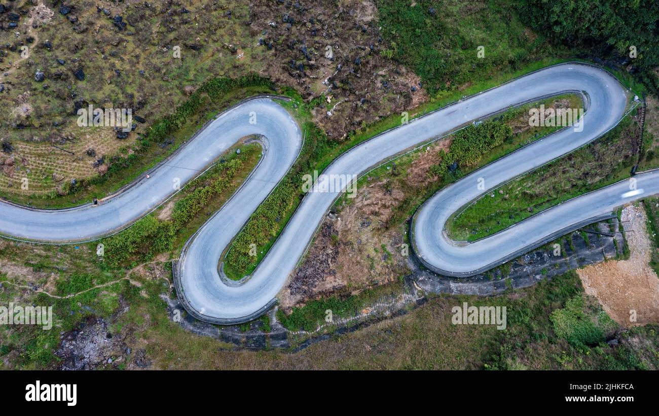 Passo di Tham ma a ha Giang dalla vista aerea al tramonto Foto Stock