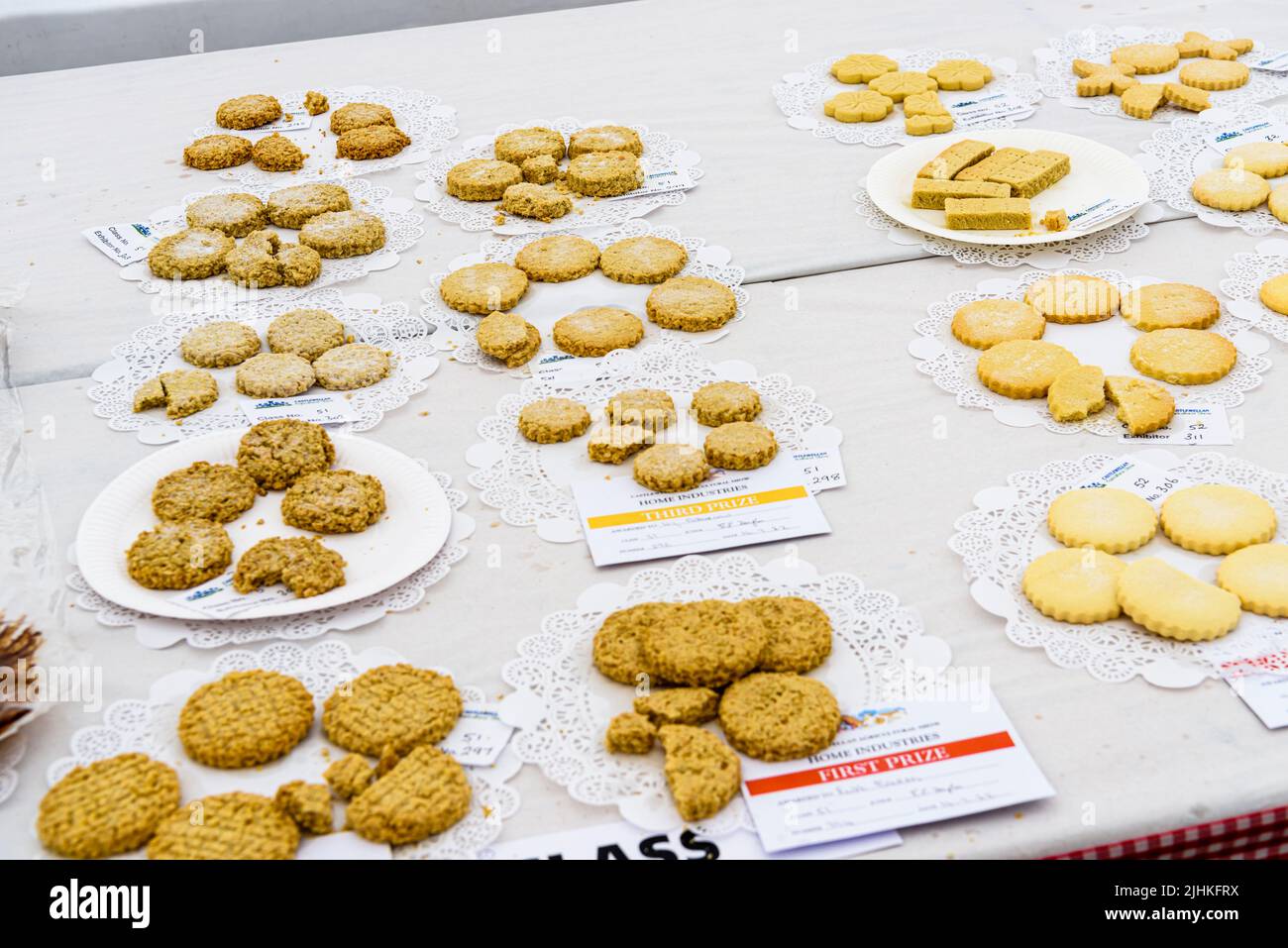Biscotti frollini fatti in casa in mostra durante uno spettacolo agricolo Foto Stock