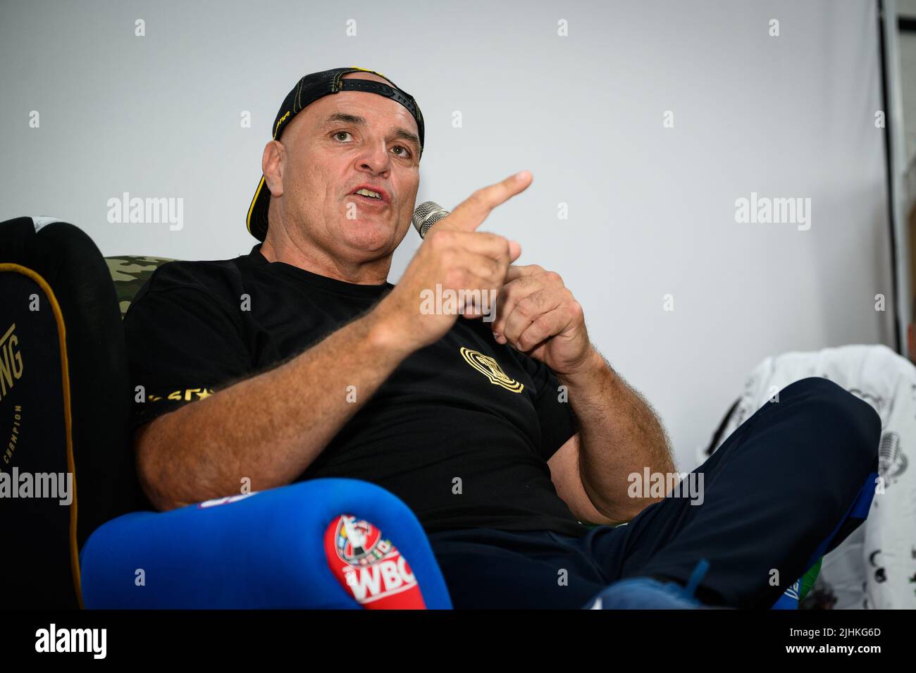 Swansea, Regno Unito. 16 luglio 2022. John Fury, supportando suo figlio il boxer professionista britannico Tyson Fury che apparve nella sua festa dopo l'evento a Swansea, Sout Foto Stock