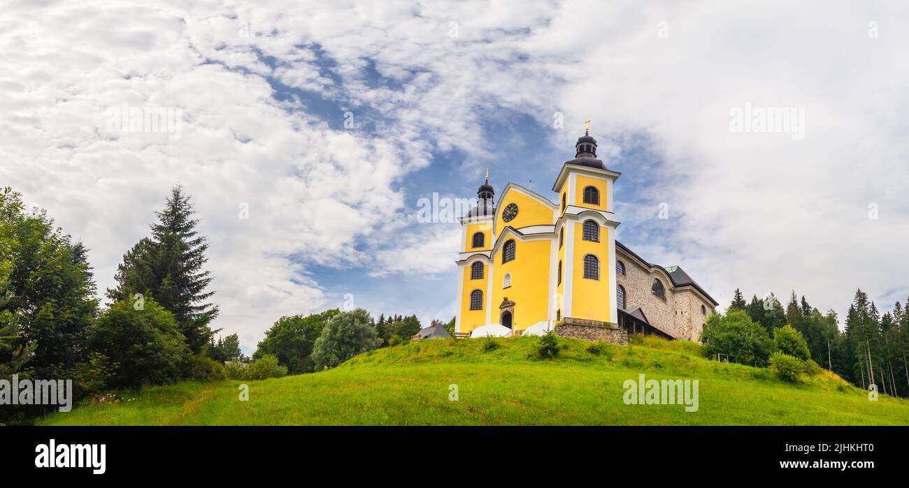 Chiesa dell'Assunzione della Vergine Maria, Bartosovice Neratov ai Monti Orlicke, repubblica Ceca Foto Stock